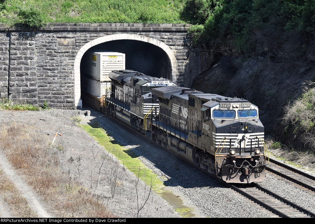 NS 9790 and NS 1231 Out of the Tunnel